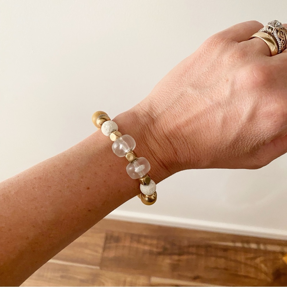 Elegant Gold and Clear Beaded Bracelet